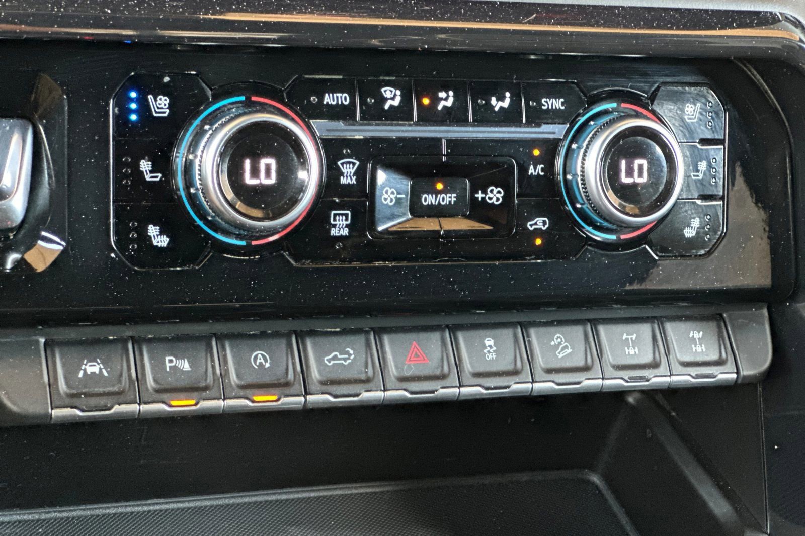 Used 2023 GMC Sierra 1500 AT4X image 21