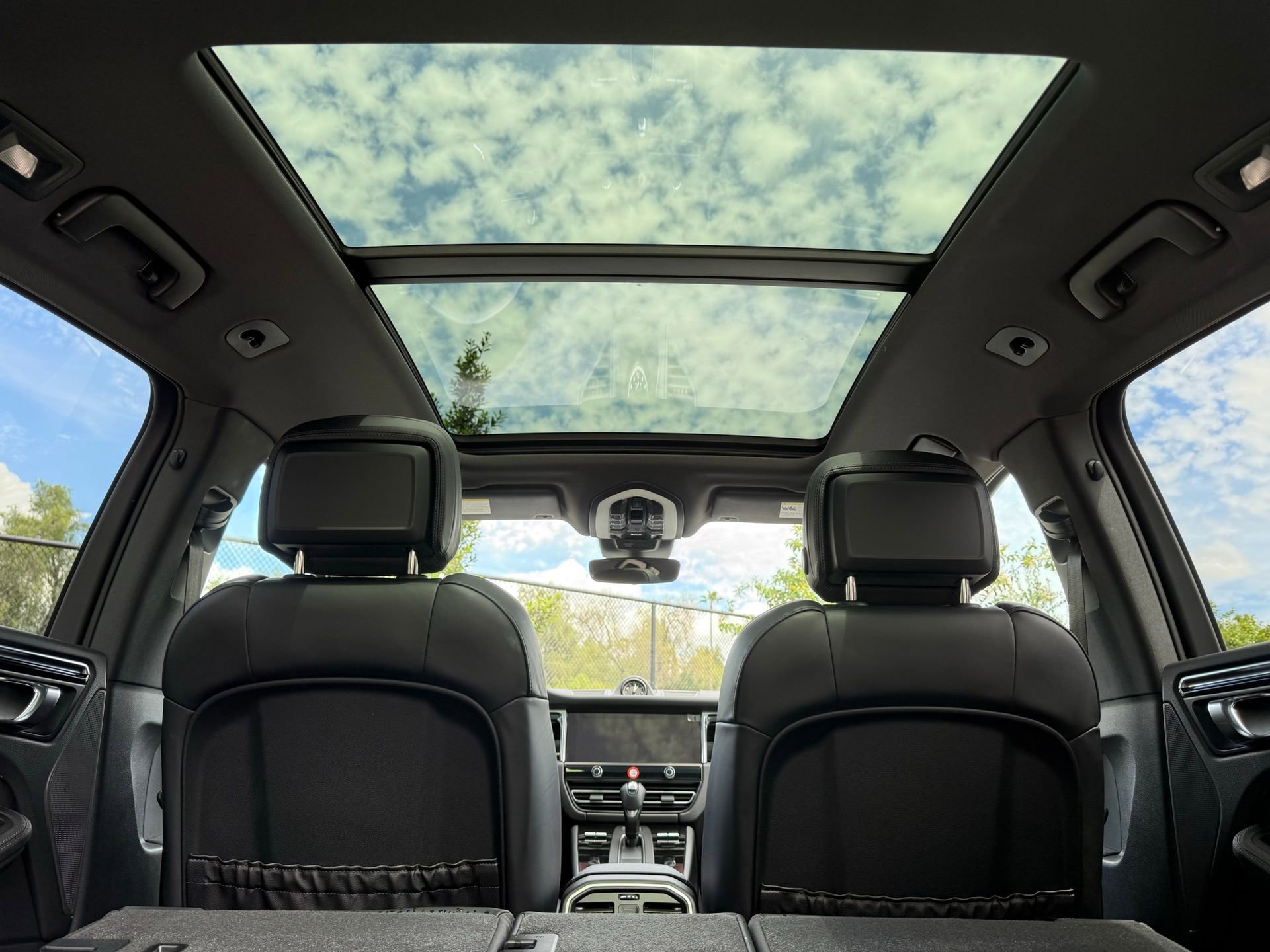 Certified 2025 Porsche Macan image 36