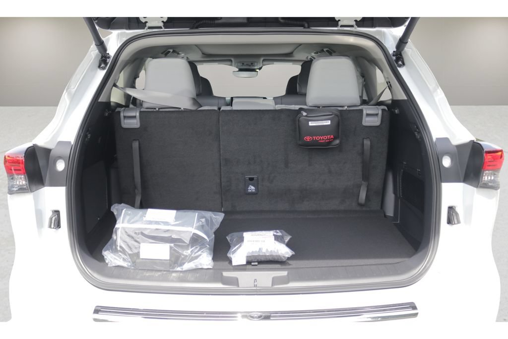 New 2026 Toyota Highlander Platinum AWD/4WD image 17