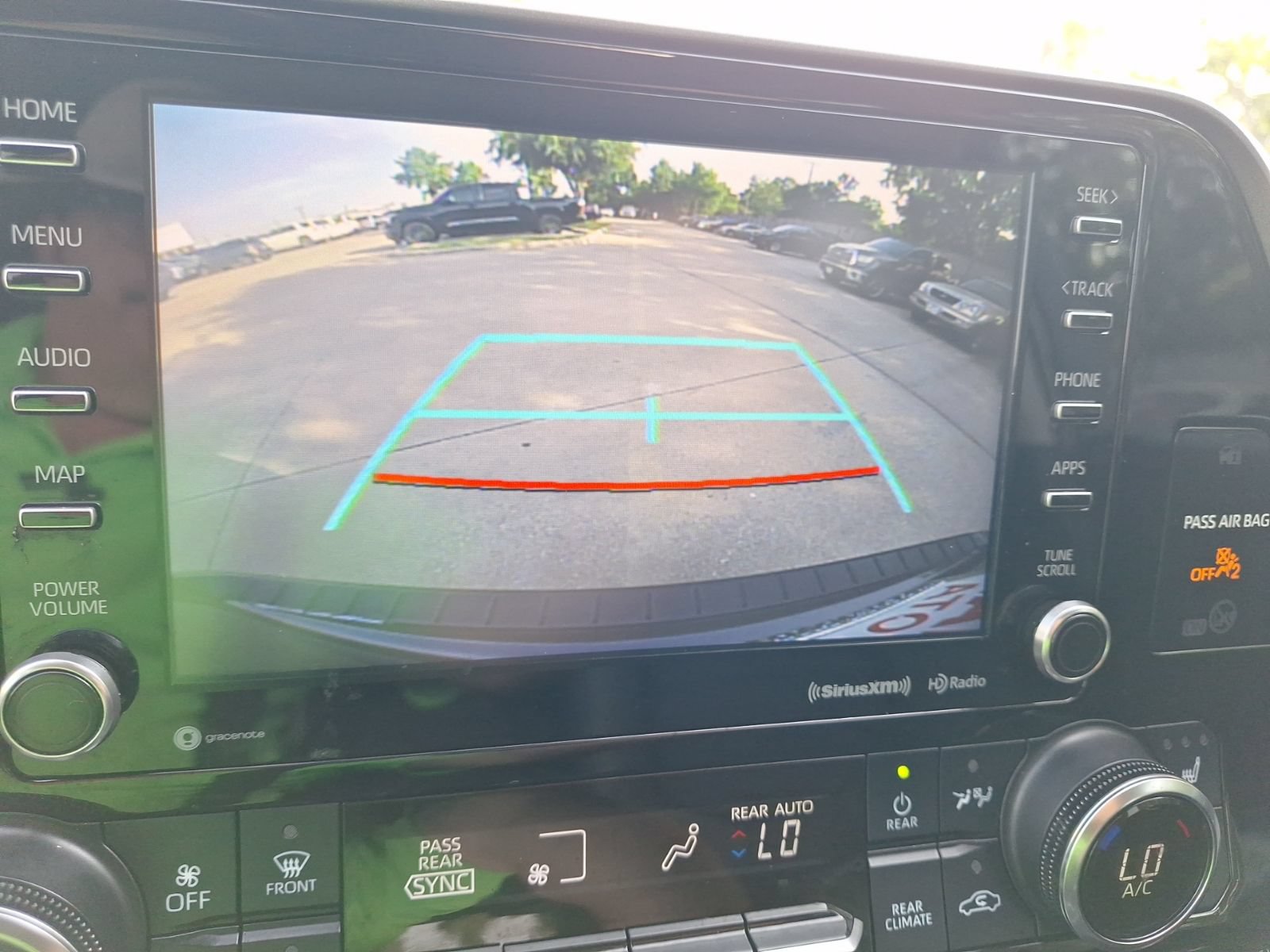 Used 2022 Toyota Highlander XLE FWD image 26
