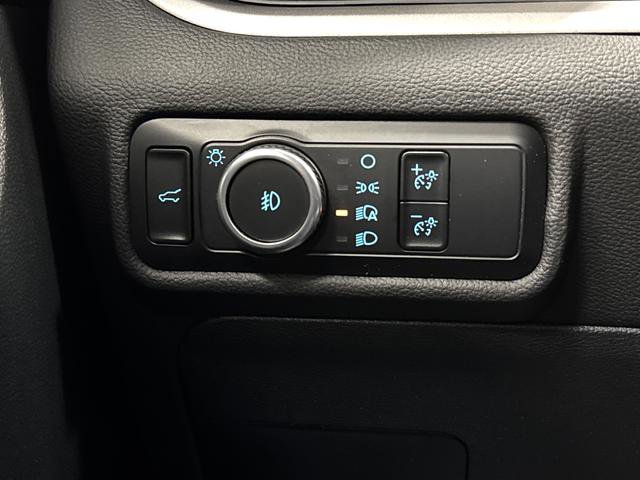 Used 2023 Ford Explorer XLT AWD/4WD image 25