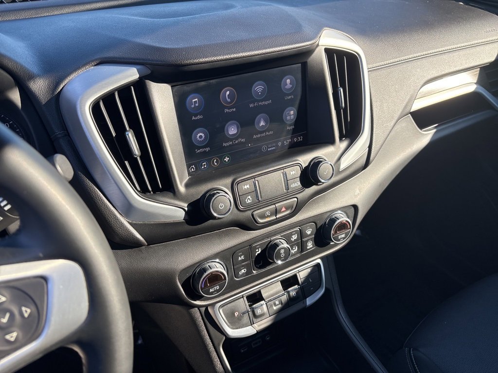 Used 2024 GMC Terrain SLT image 17