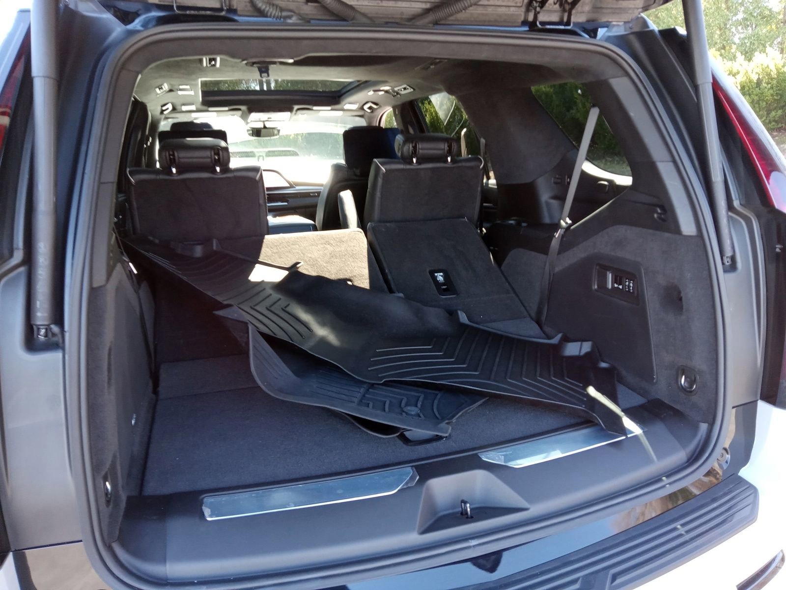 Used 2023 Cadillac Escalade Sport Platinum w/ LPO, ONYX Package image 28