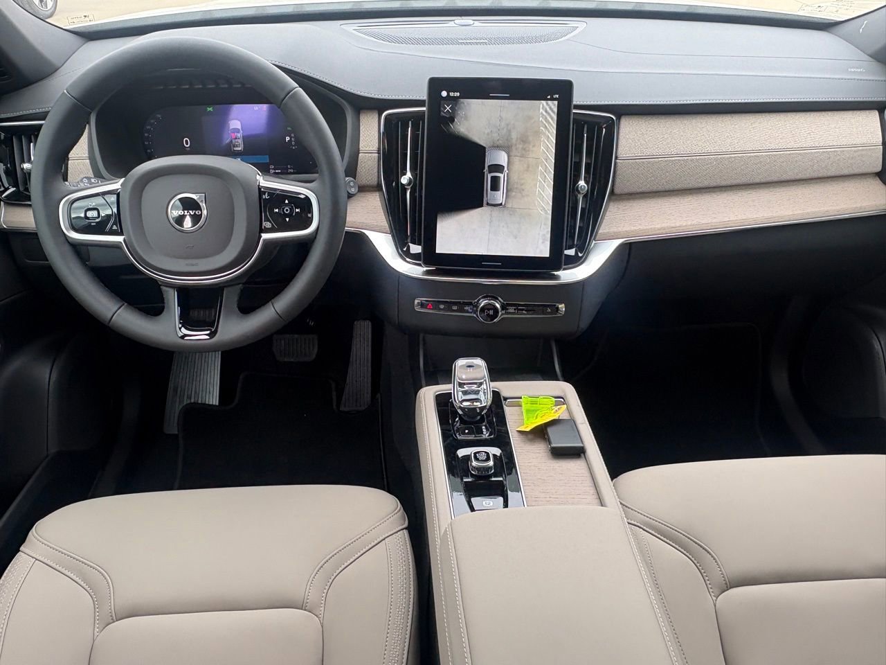 New 2026 Volvo XC90 T8 Plus w/ Protection Package Premier AWD/4WD image 11