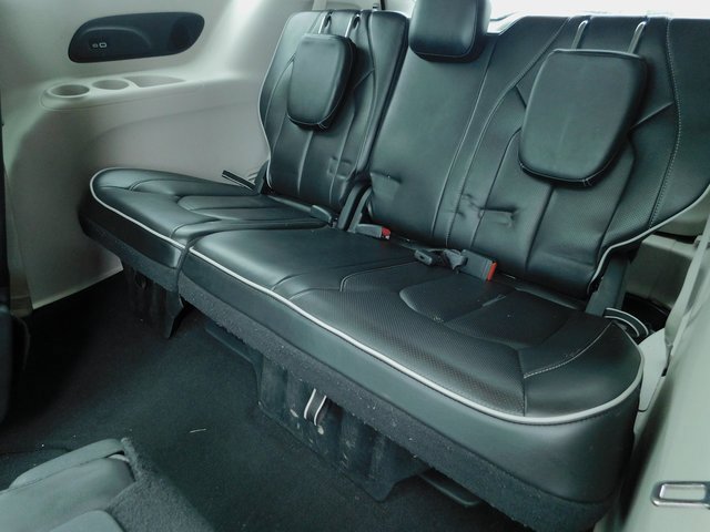 Used 2023 Chrysler Pacifica Limited image 21