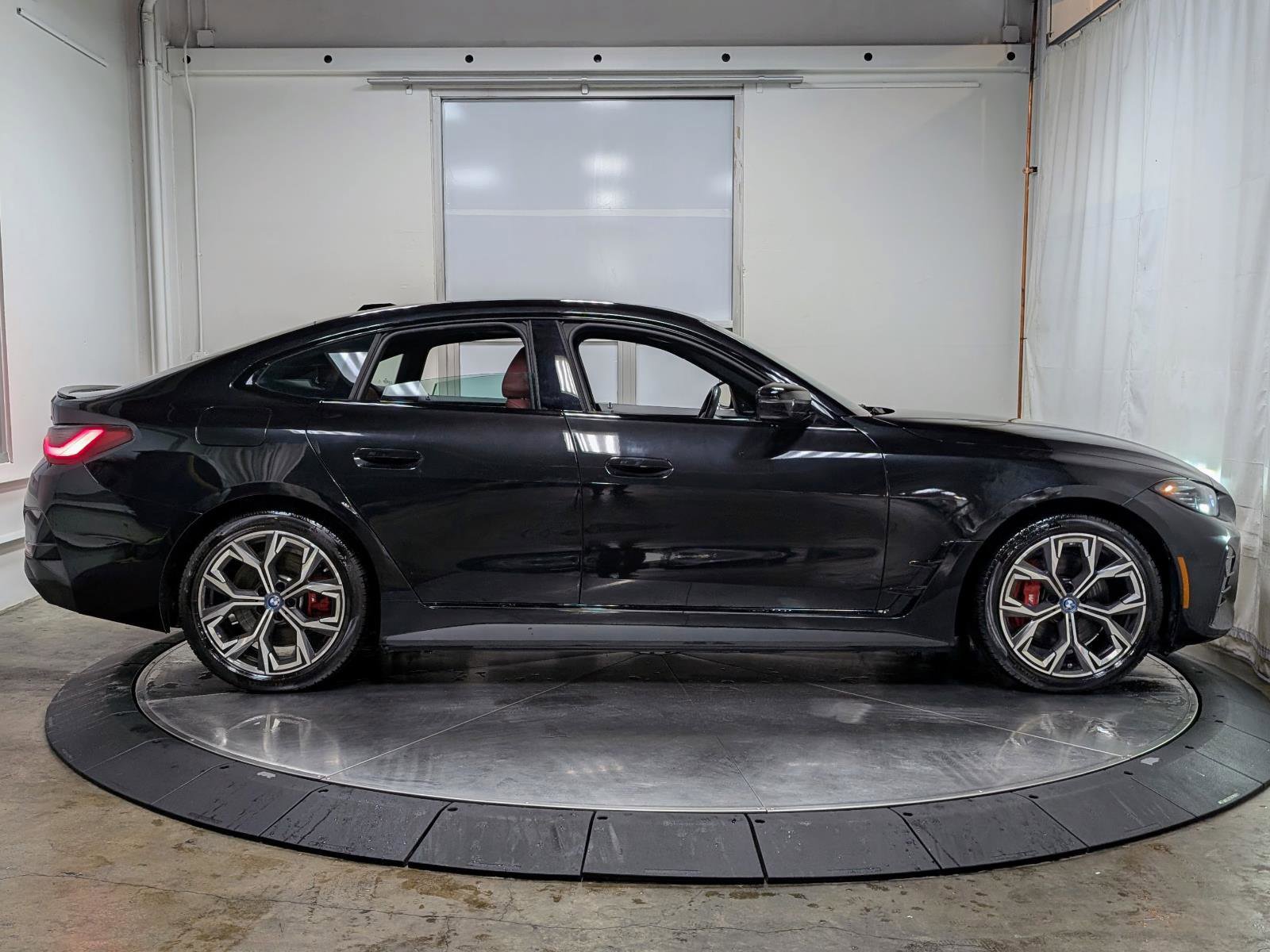 Used 2023 BMW i4 eDrive40 w/ M Sport Package image 10