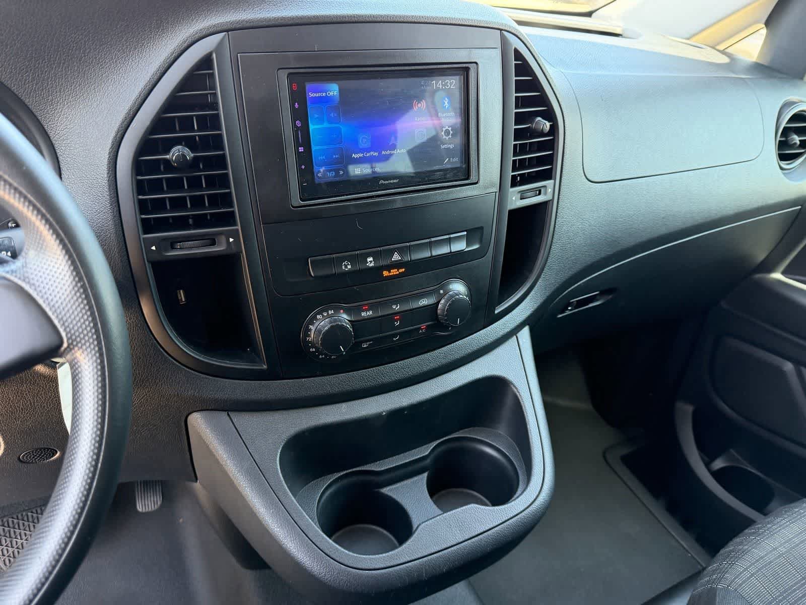 Used 2016 Mercedes-Benz Metris Passenger image 21