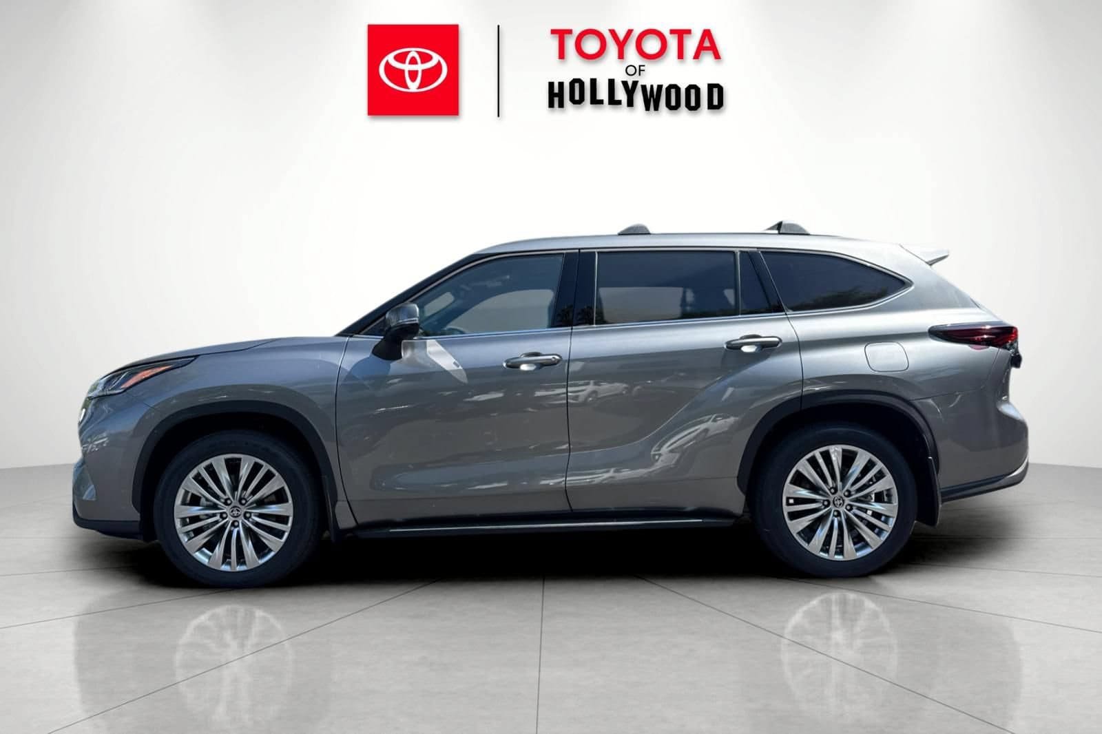 New 2026 Toyota Highlander Platinum AWD/4WD image 9