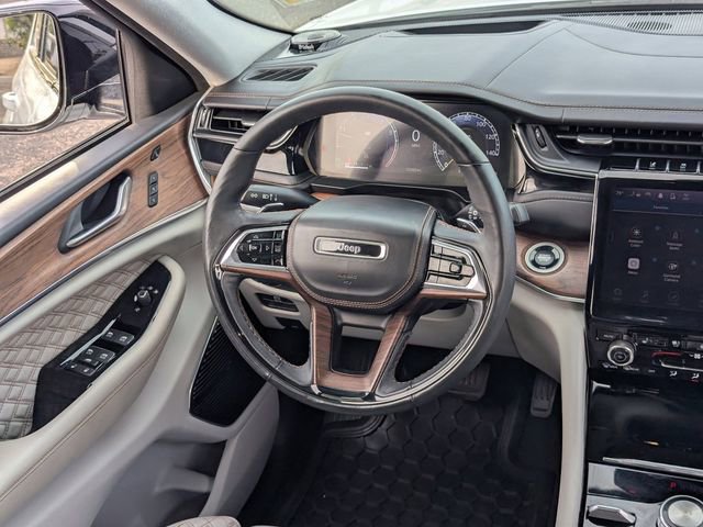 Used 2023 Jeep Grand Cherokee L Summit w/ Advanced Protech Group IV AWD/4WD image 15