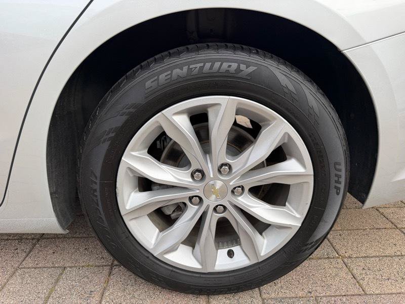 Used 2020 Chevrolet Malibu LT FWD image 24