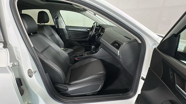 Used 2019 Volkswagen Jetta R-Line FWD image 31