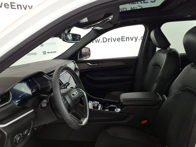 Used 2023 Jeep Grand Cherokee Altitude AWD/4WD image 12
