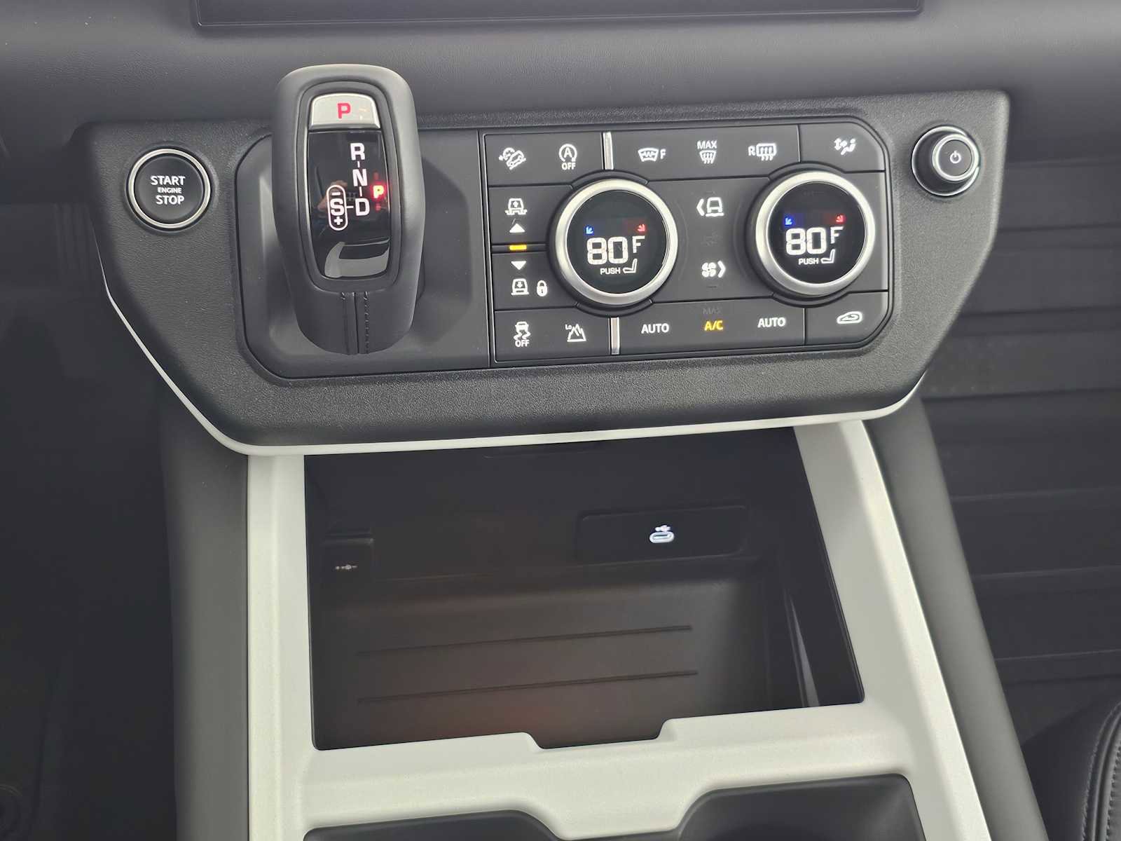 New 2025 Land Rover Defender 110 X-Dynamic SE image 29