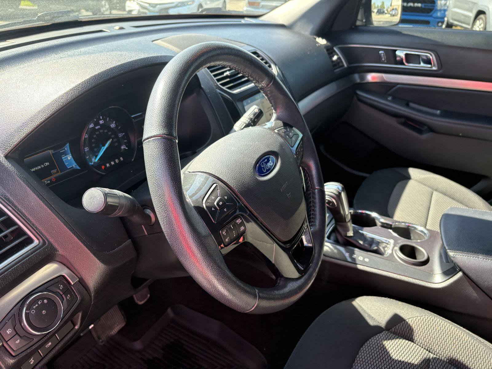 Used 2018 Ford Explorer XLT w/ Equipment Group 201A image 9