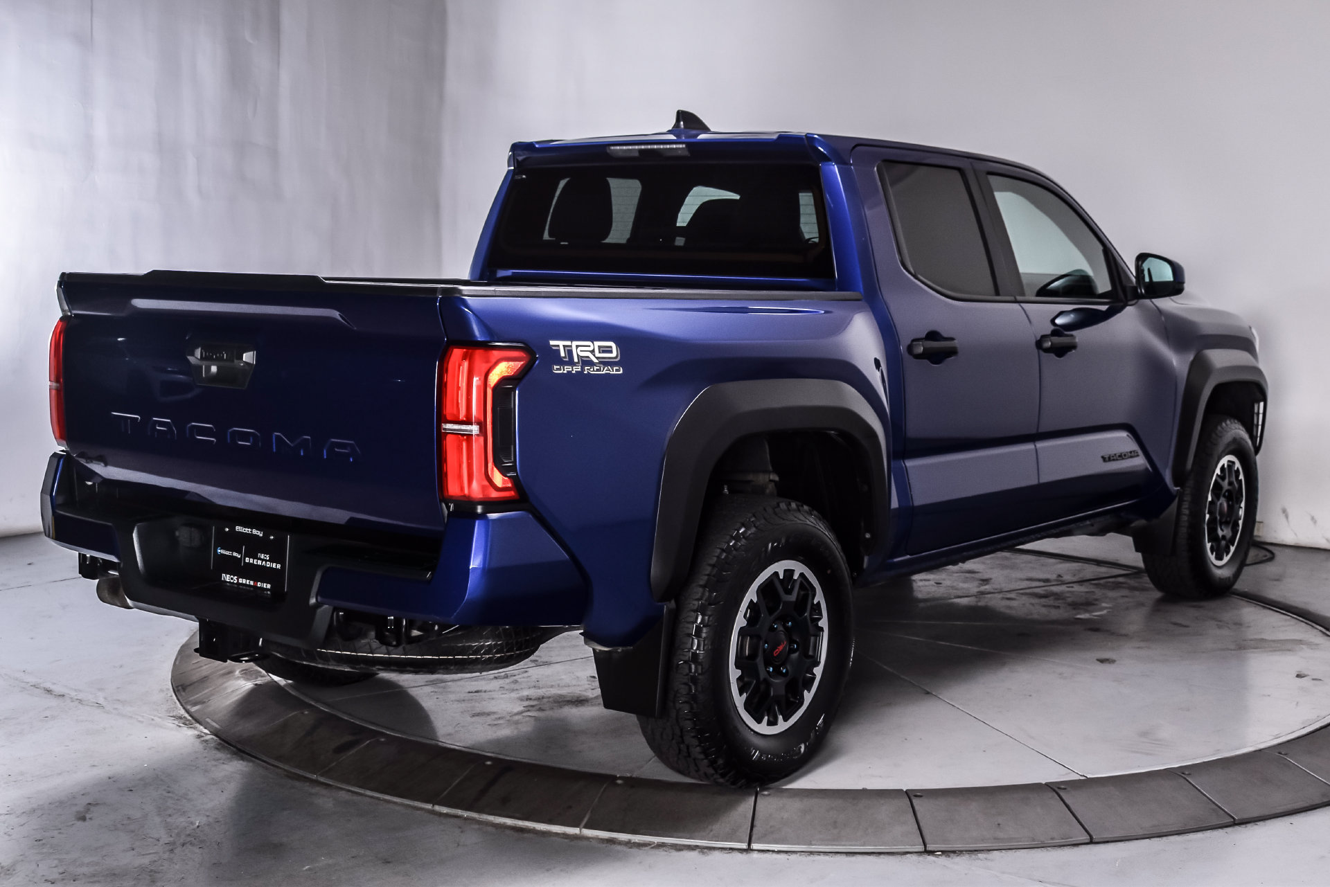 Used 2024 Toyota Tacoma TRD Off-Road AWD/4WD image 6