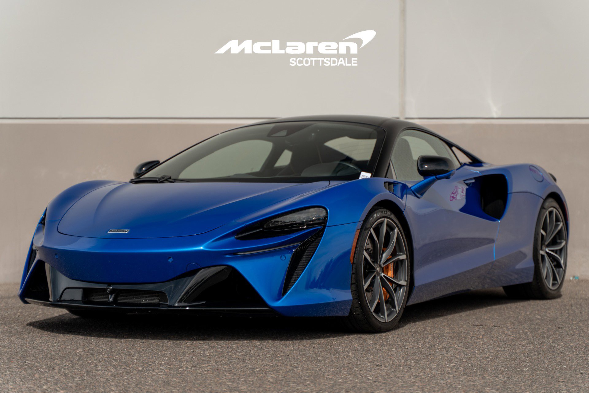 Used 2023 McLaren Artura image 4