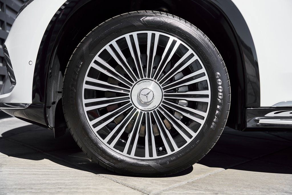 Used 2025 Mercedes-Benz Maybach EQS 680 4MATIC image 3