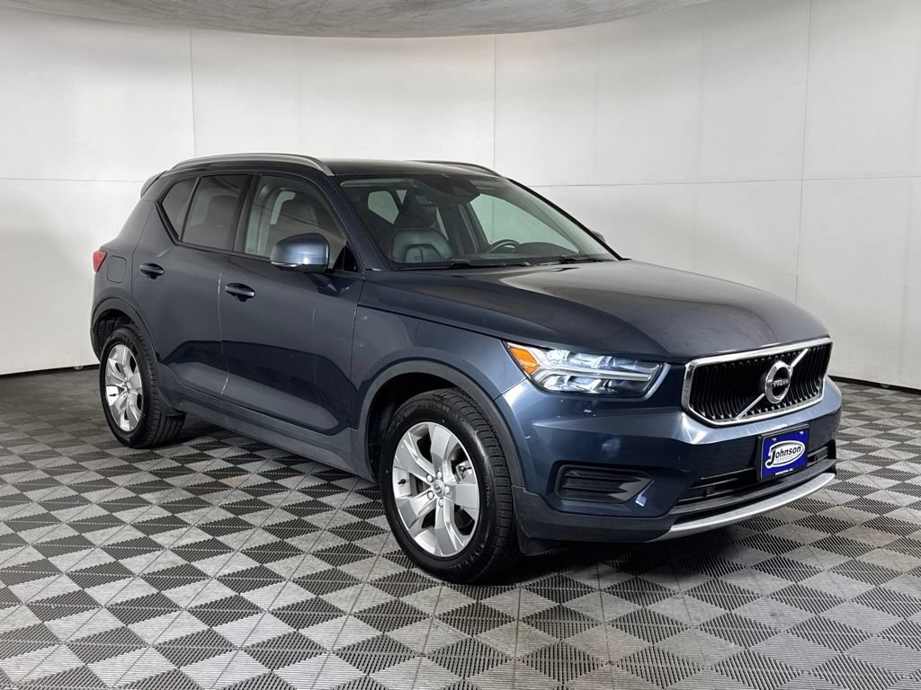 Used 2022 Volvo XC40 T5 Momentum AWD/4WD image 3