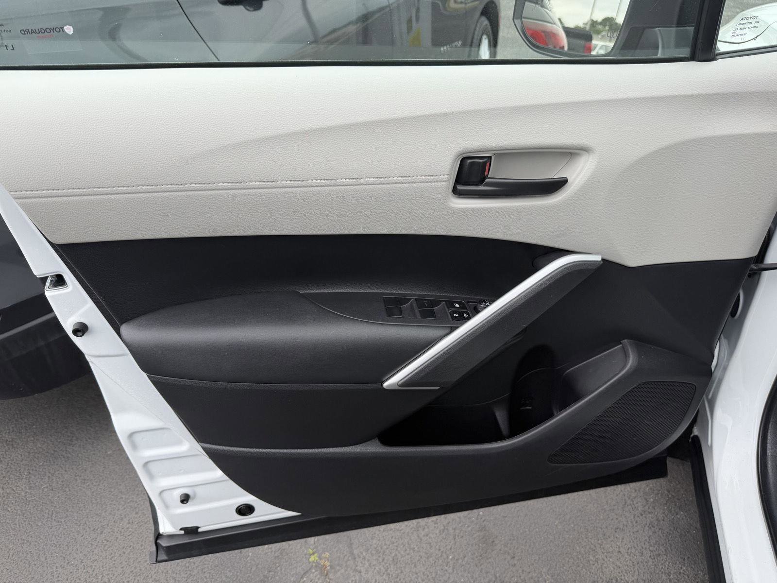 Used 2024 Toyota Corolla Cross LE FWD image 10