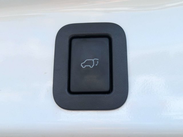 Used 2014 Toyota Highlander XLE FWD image 14