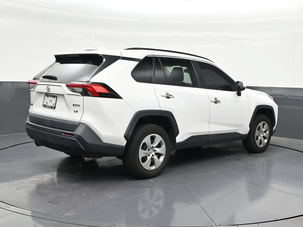 Used 2020 Toyota RAV4 LE FWD image 5