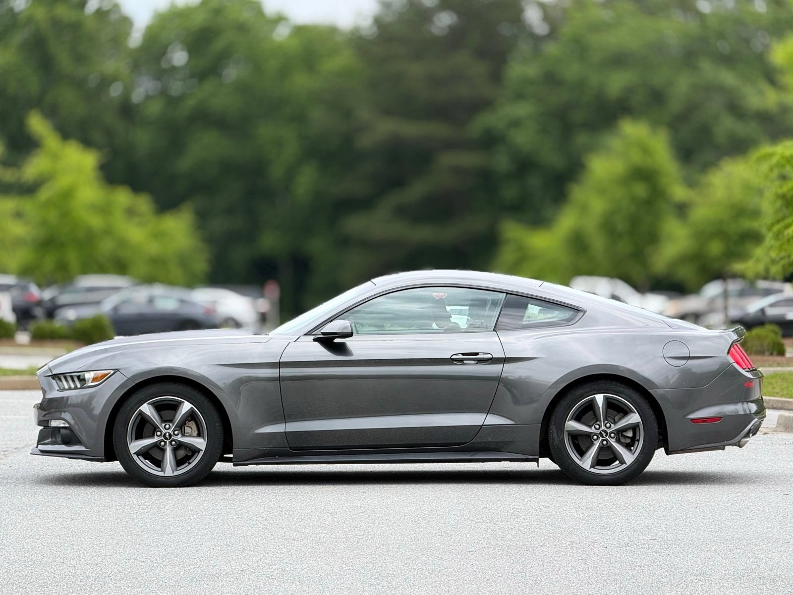 Used 2016 Ford Mustang Coupe w/ Equipment Group 051A RWD image 9