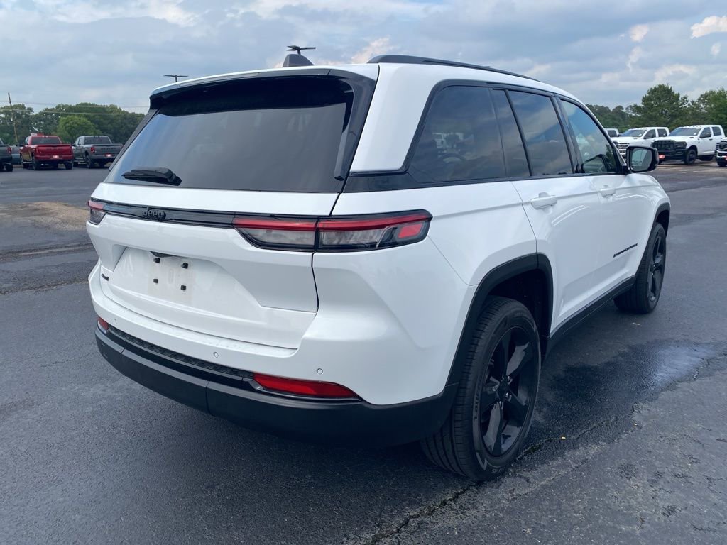 Used 2023 Jeep Grand Cherokee Altitude AWD/4WD image 7
