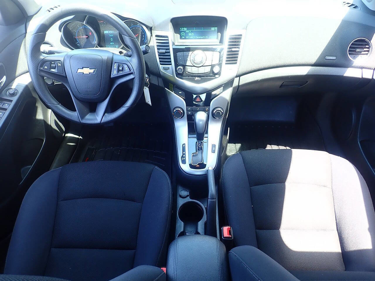Used 2015 Chevrolet Cruze LT FWD image 11