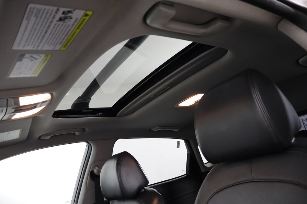 Used 2023 Hyundai Kona Limited FWD image 19