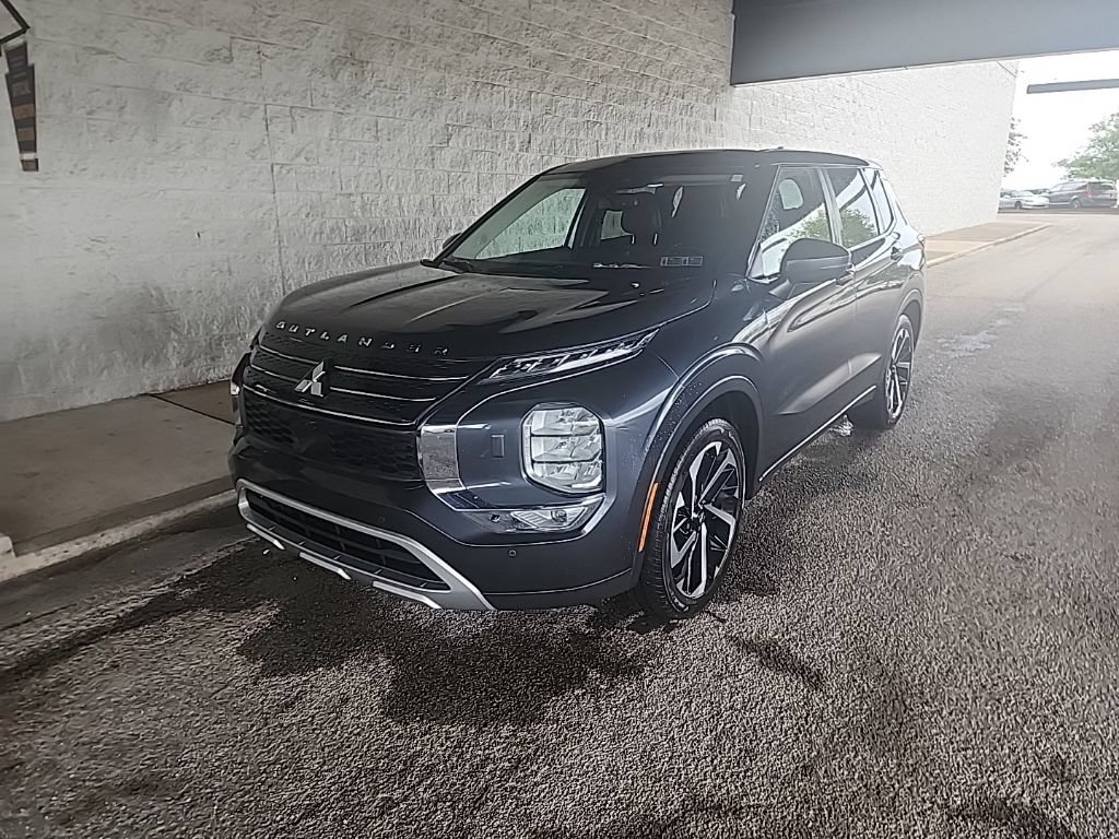 Used 2024 Mitsubishi Outlander AWD image 1