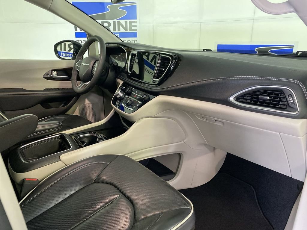 Used 2024 Chrysler Pacifica Limited image 35