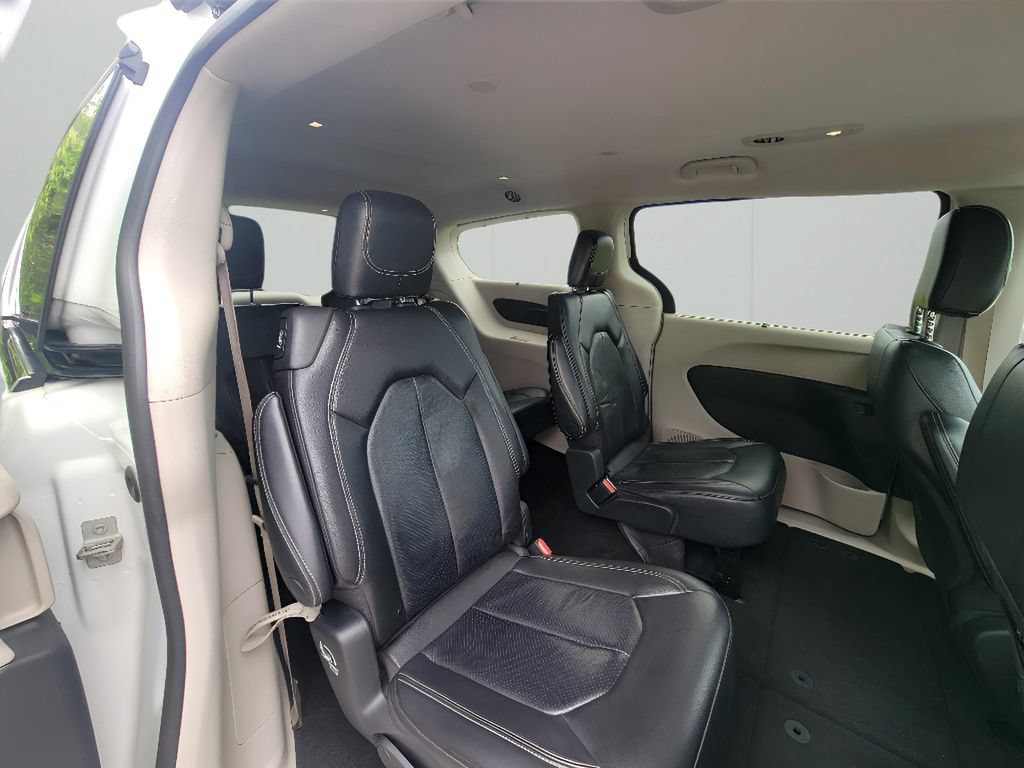 Used 2022 Chrysler Pacifica Touring-L FWD image 34