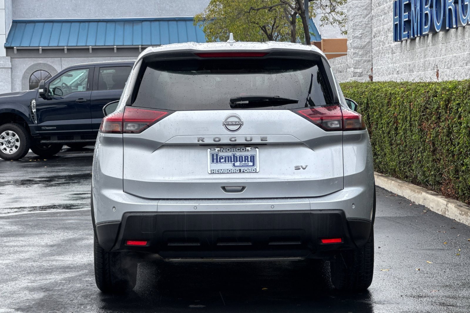 Used 2024 Nissan Rogue SV image 5