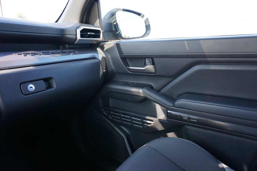 Used 2025 Toyota Tacoma TRD Off-Road AWD/4WD image 31