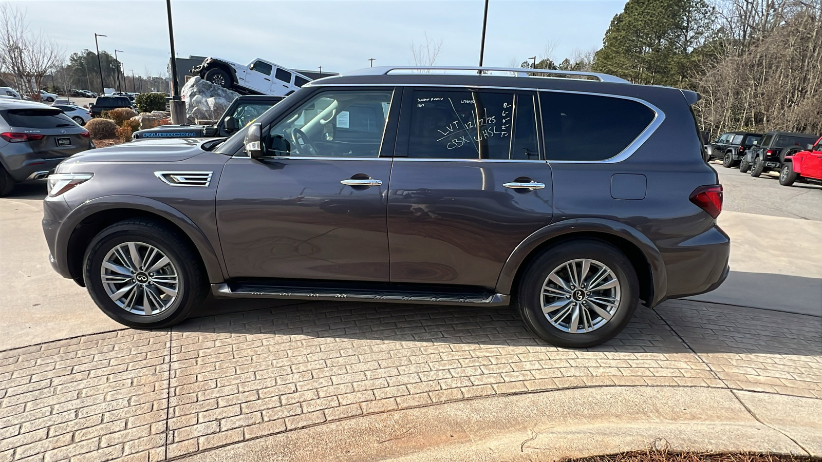 Used 2024 INFINITI QX80 Luxe image 11