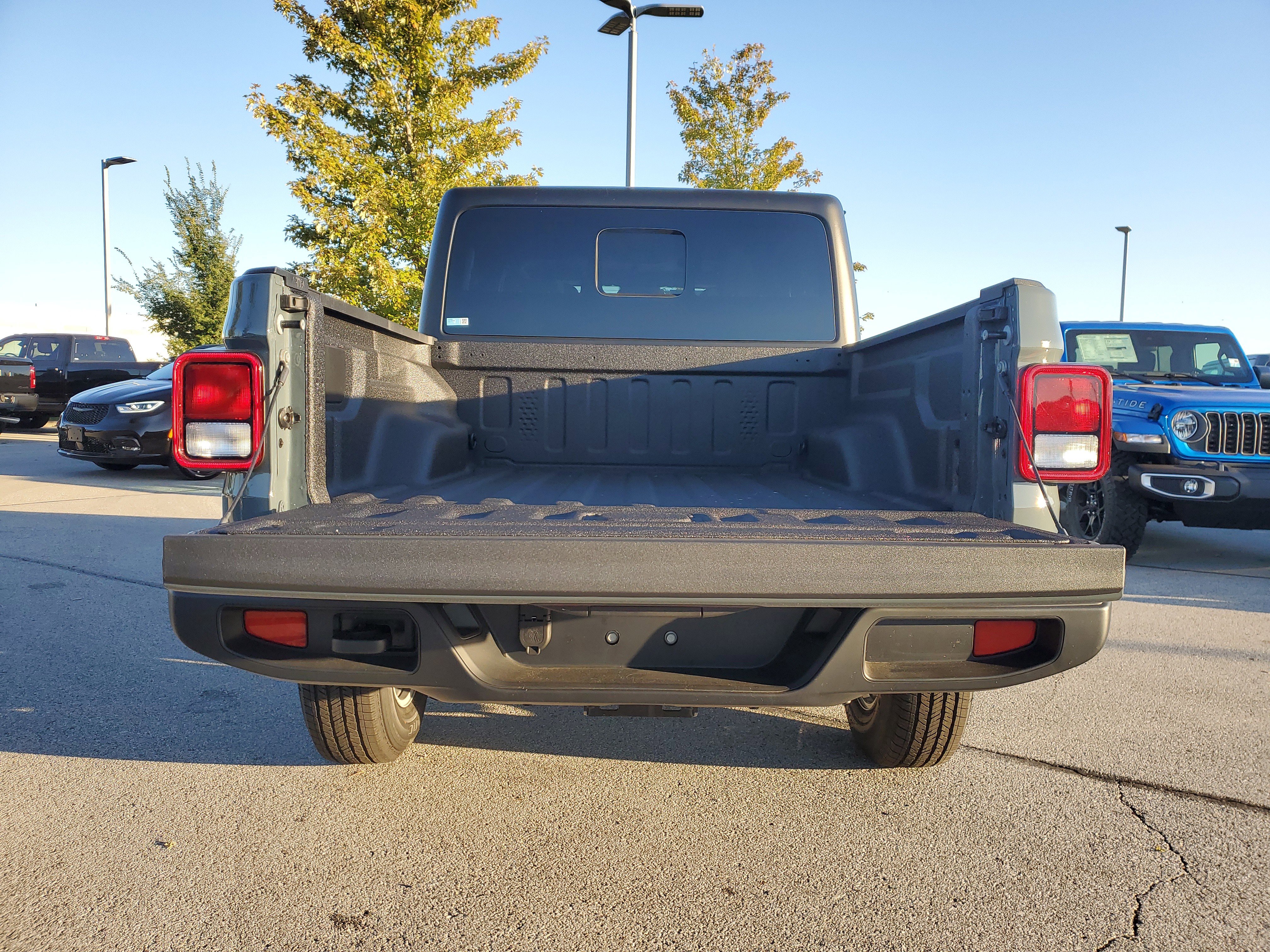 New 2025 Jeep Gladiator Sport image 7