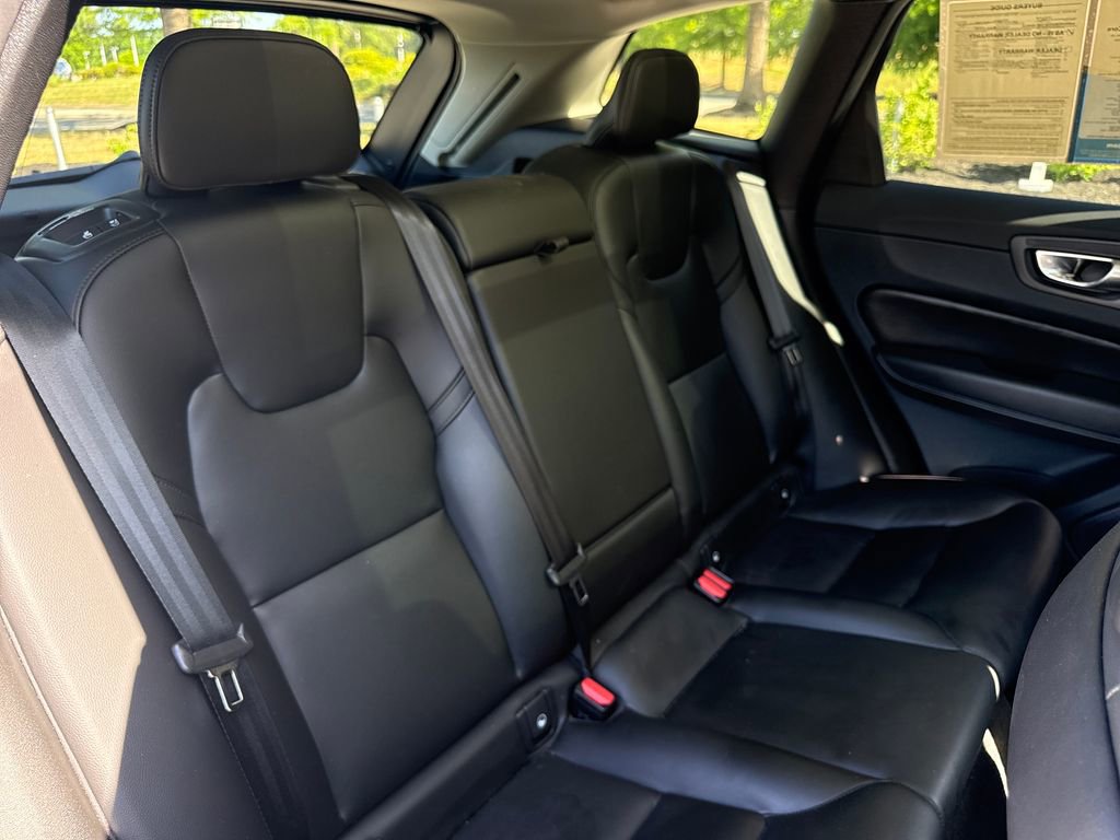Used 2023 Volvo XC60 B5 Core FWD image 29