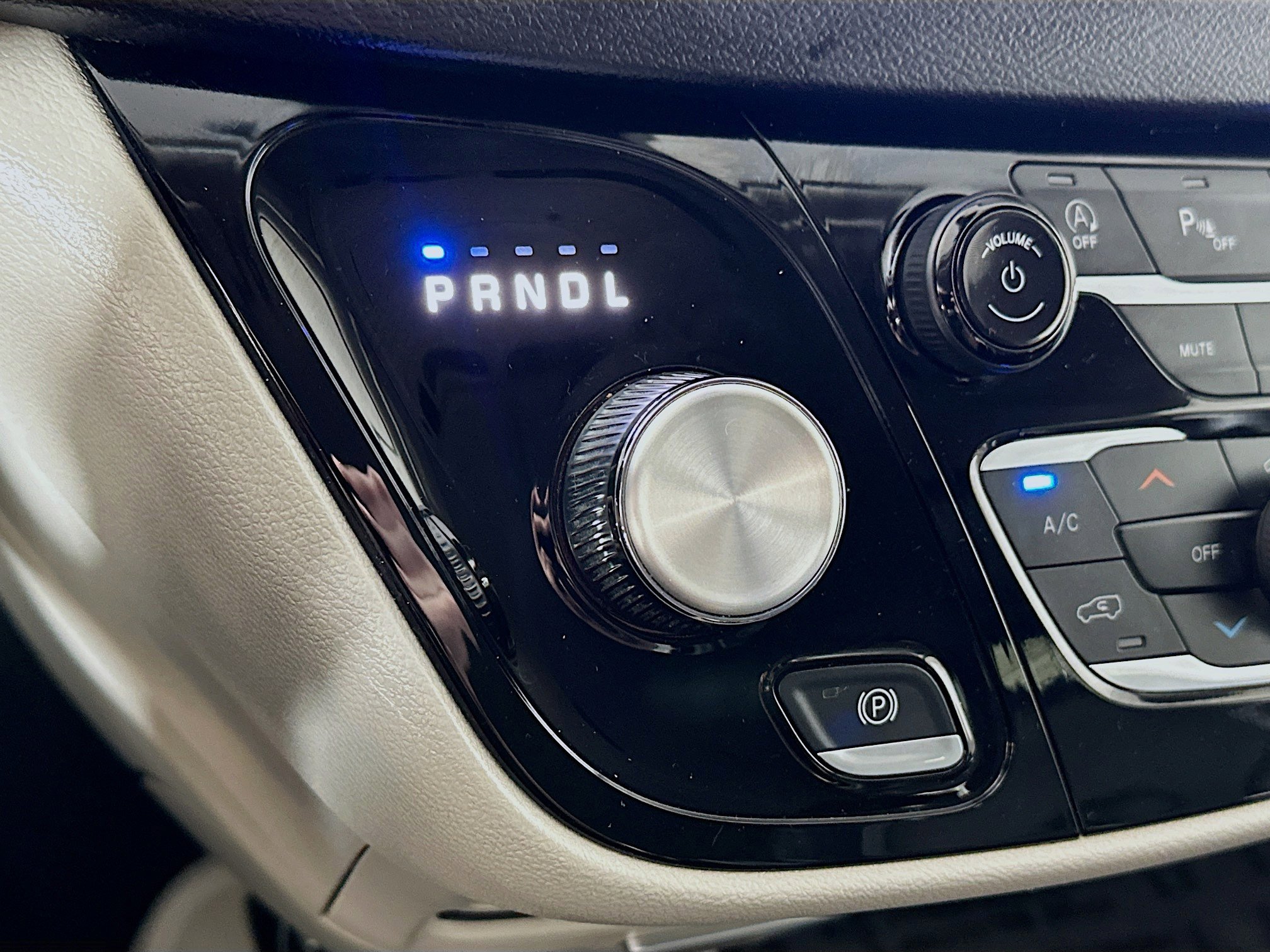 Used 2023 Chrysler Pacifica Touring-L FWD image 16