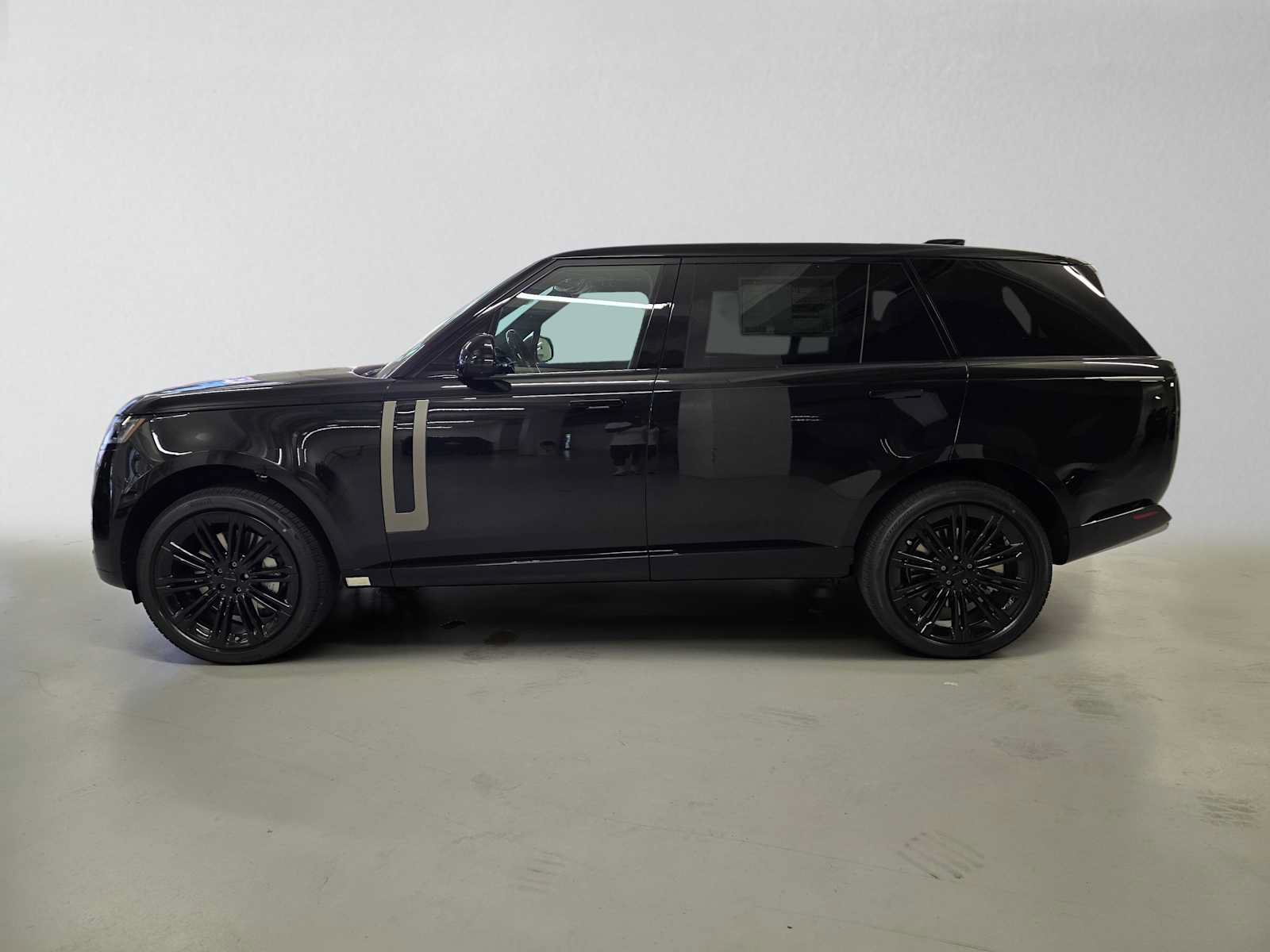 New 2026 Land Rover Range Rover Long Wheelbase SE AWD/4WD image 2