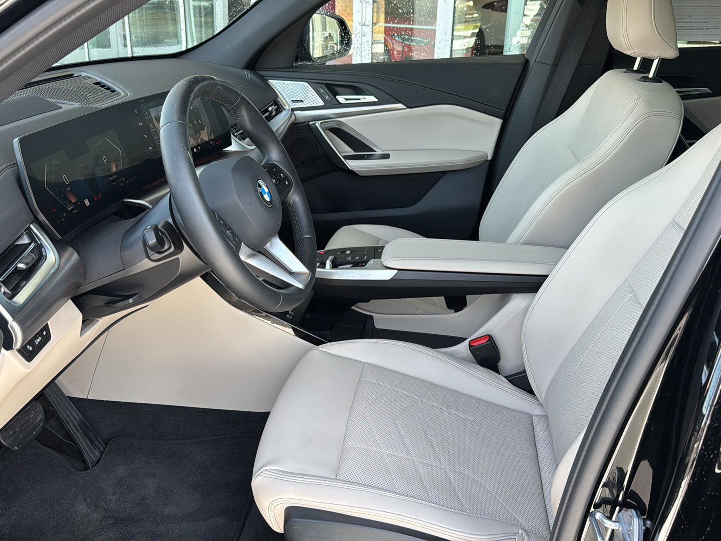 Used 2025 BMW X2 xDrive28i w/ Premium Package image 9