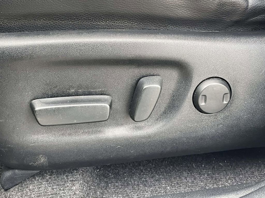 Used 2017 Toyota RAV4 Limited image 7