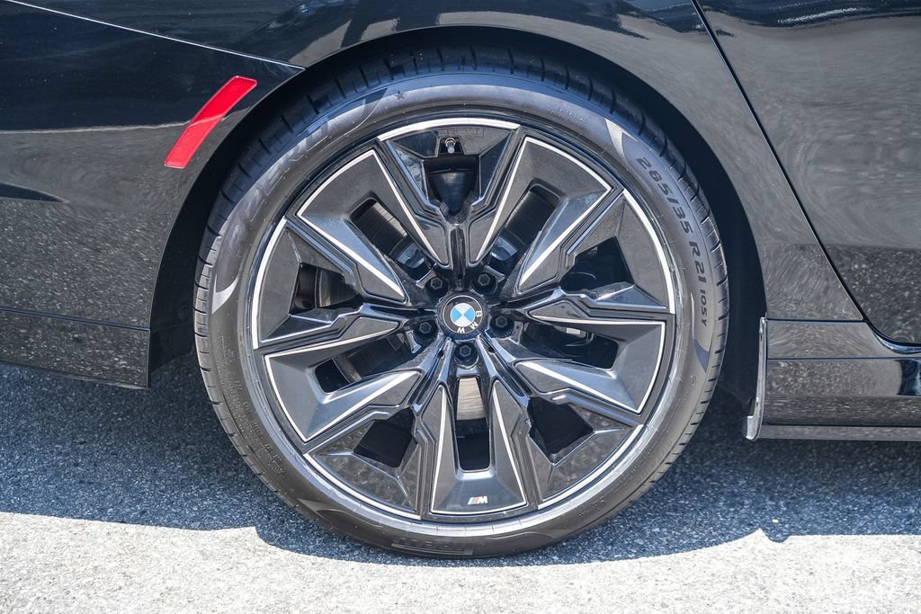 Used 2023 BMW i7 xDrive60 AWD/4WD image 8
