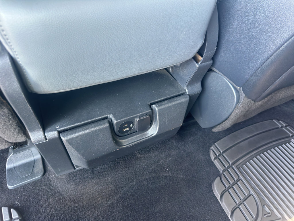 Used 2021 Ford F150 Lariat w/ Tow Technology Package image 18