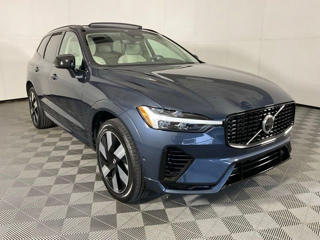 Used 2024 Volvo XC60 T8 Plus w/ Protection Package Premier AWD/4WD image 3