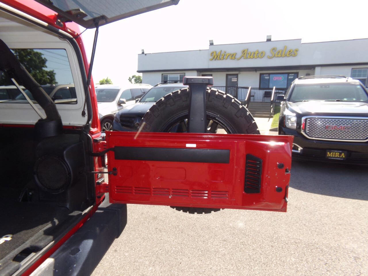 Used 2014 Jeep Wrangler Unlimited Sahara w/ Connectivity Group image 21