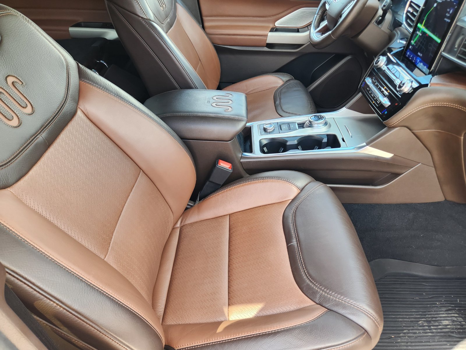 Used 2024 Ford Explorer King Ranch w/ Technology Package AWD/4WD image 15