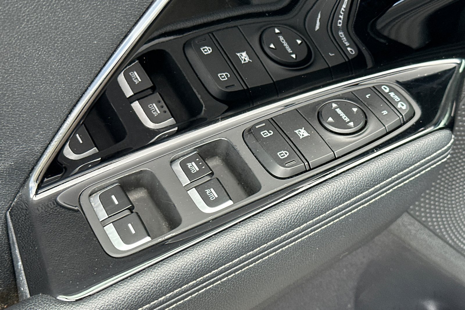 Certified 2022 Kia Niro EX Premium FWD image 12