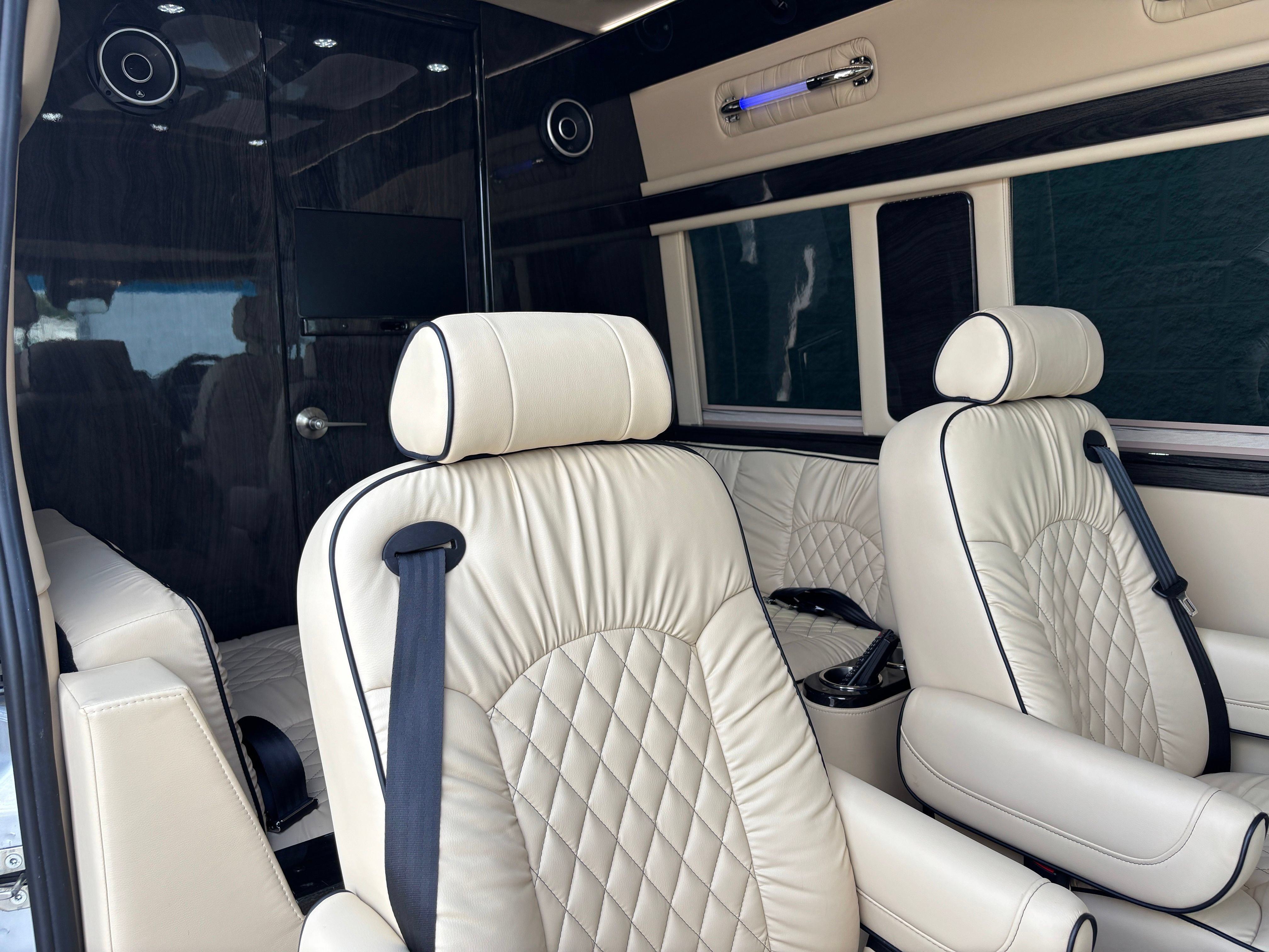 Used 2020 Mercedes-Benz Sprinter 2500 w/ Windows All Around Package image 51