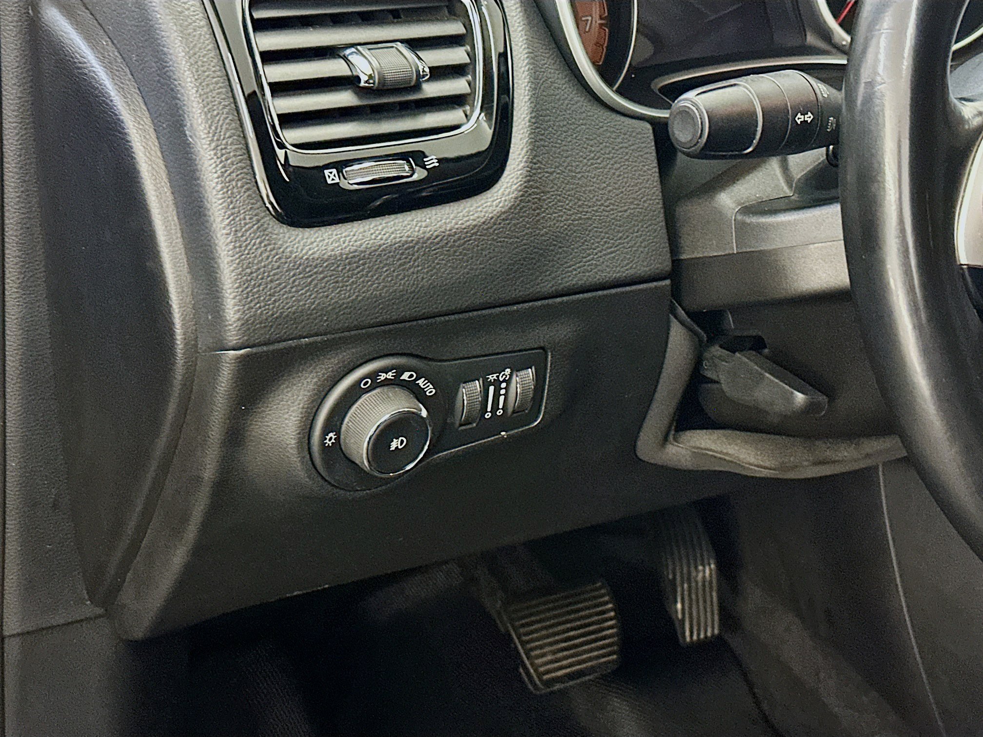 Used 2018 Jeep Compass Limited AWD/4WD image 17