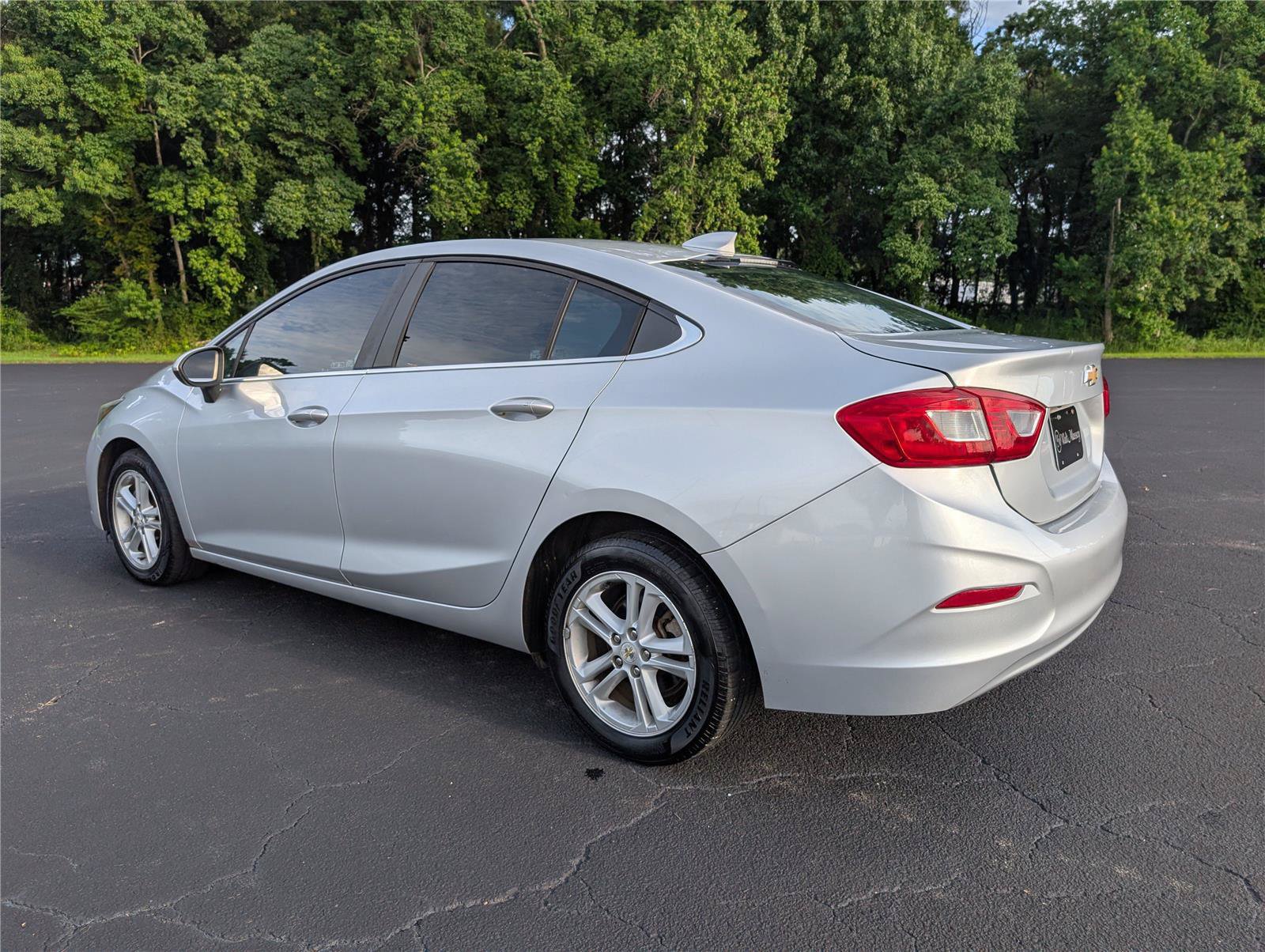 Used 2016 Chevrolet Cruze LT w/ Convenience Package FWD image 3
